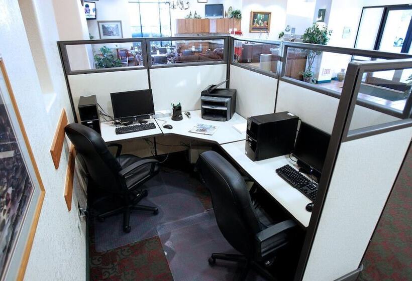 هتل Gateway Studio Suites