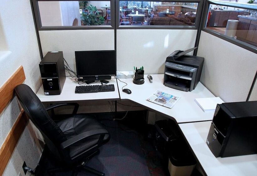 هتل Gateway Studio Suites