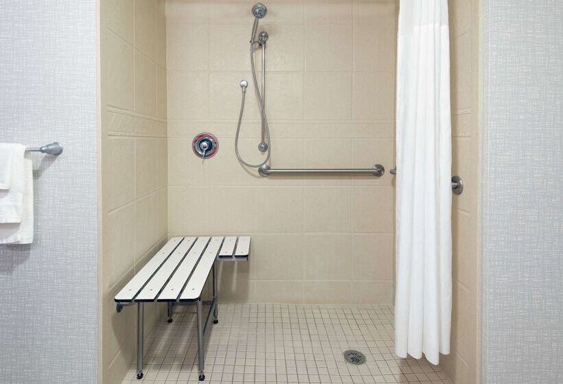 هتل Hampton Inn & Suites Orlando Airport @ Gateway Village