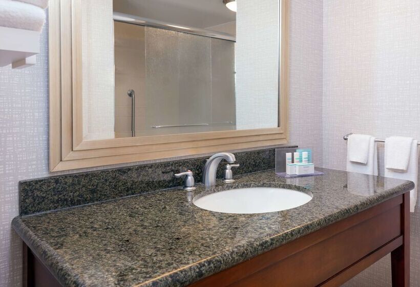 هتل Hampton Inn & Suites Orlando Airport @ Gateway Village