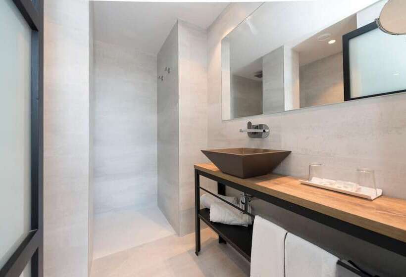 هتل Kyrat Amarac Suites