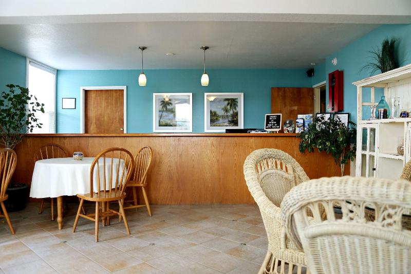 Ocean Sands Beach Boutique Inn   Stay By The Beach   Indoor Hotel   Saltwater Mineral Pool Open Unti