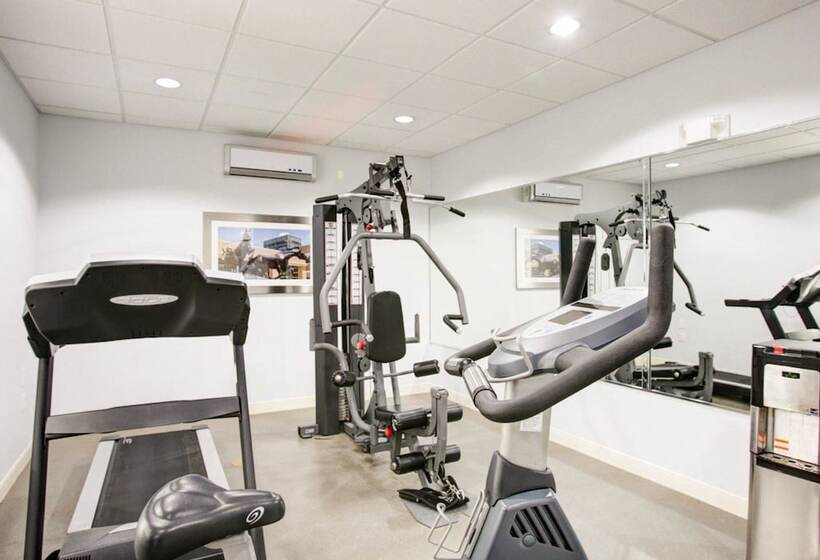 هتل Quality Inn & Suites Bryan College Station