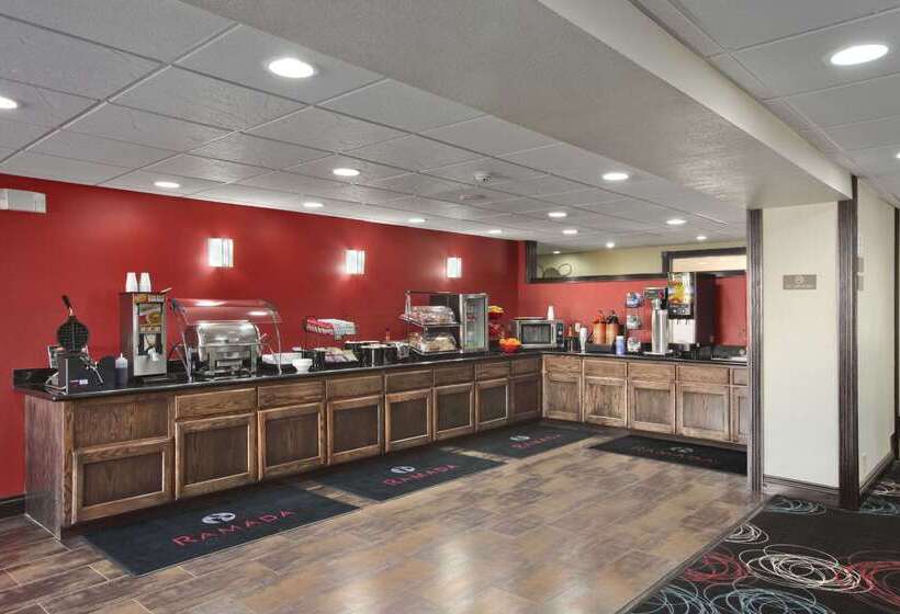 هتل Ramada By Wyndham Tulsa