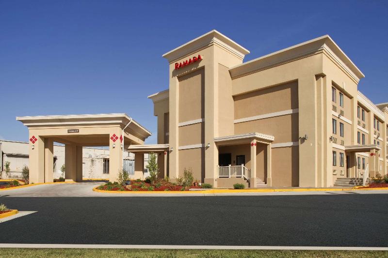 هتل Ramada By Wyndham Tulsa