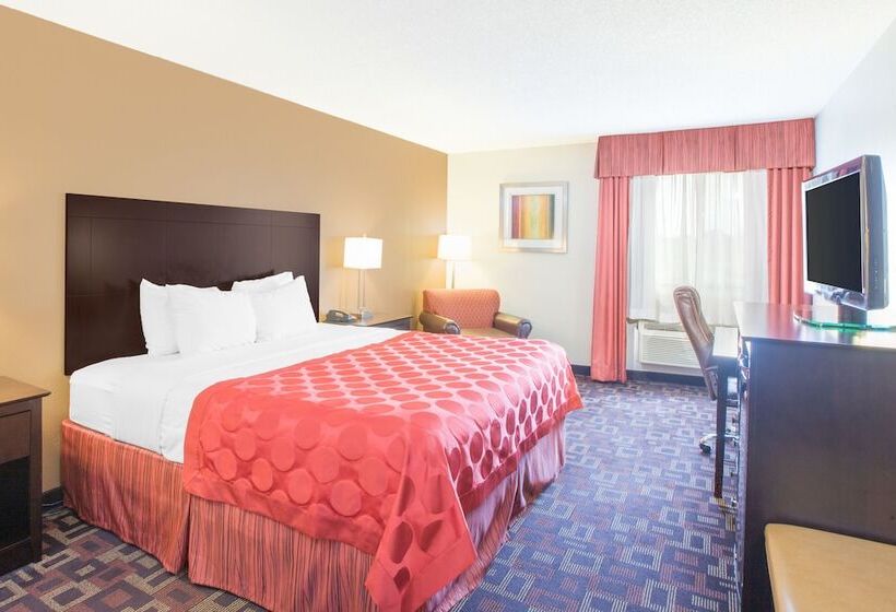 هتل Ramada By Wyndham Tulsa