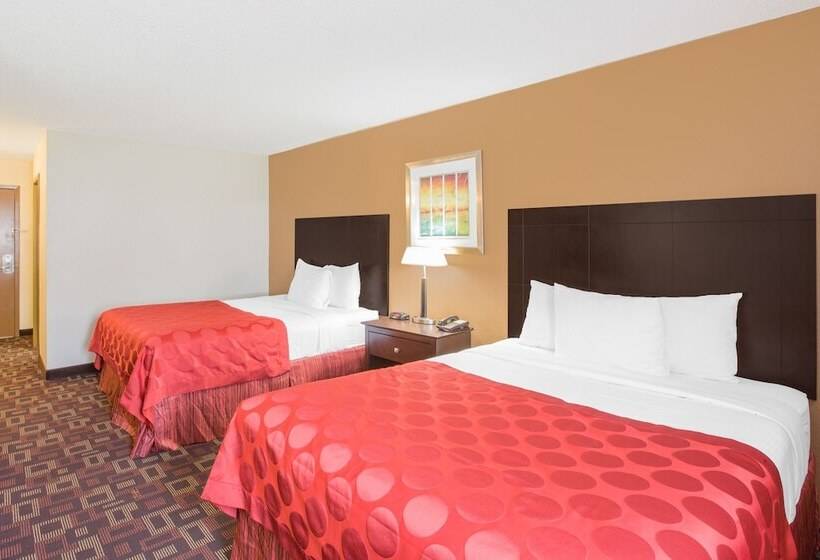 هتل Ramada By Wyndham Tulsa