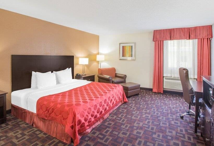 هتل Ramada By Wyndham Tulsa