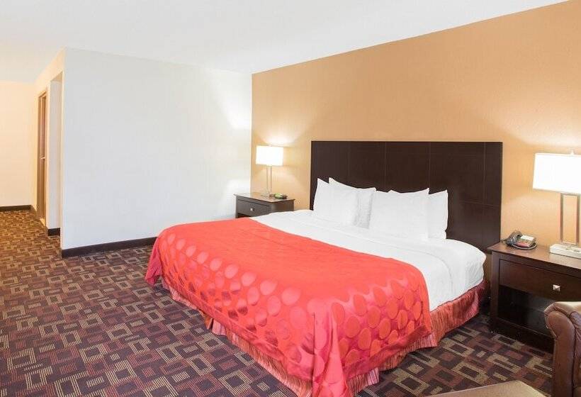 هتل Ramada By Wyndham Tulsa