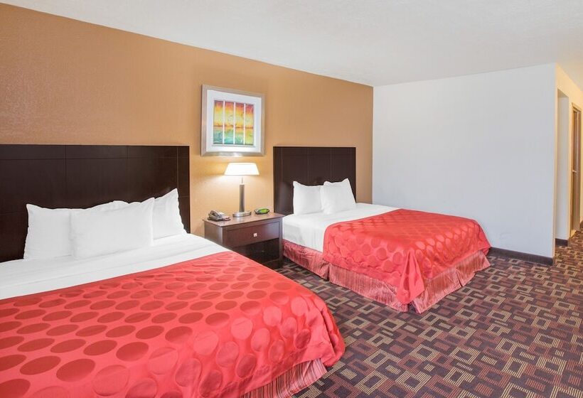 هتل Ramada By Wyndham Tulsa