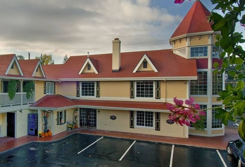 호텔 Silverton Inn & Suites