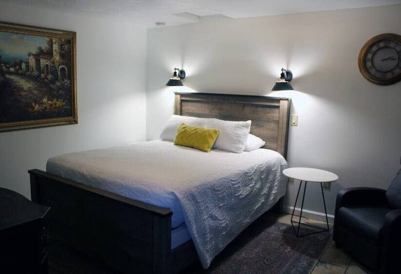 호텔 Silverton Inn & Suites