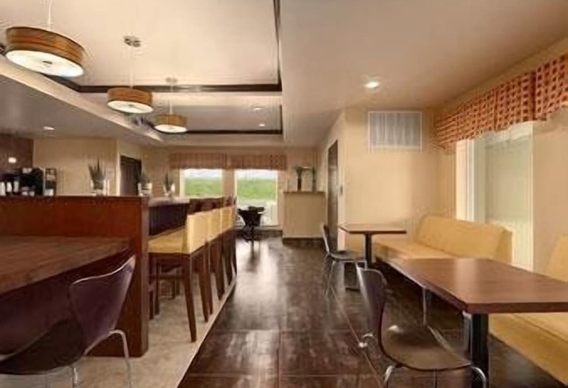 酒店 Super 8 By Wyndham Cotulla Tx