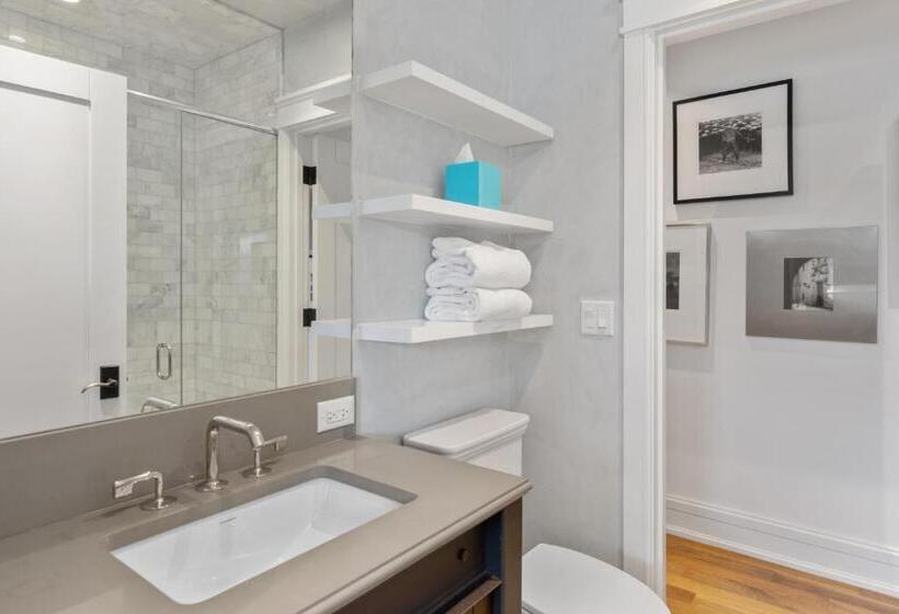 هتل The Auberge Residences At Element 52