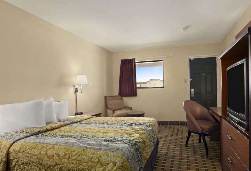 هتل Travelodge By Wyndham Clovis