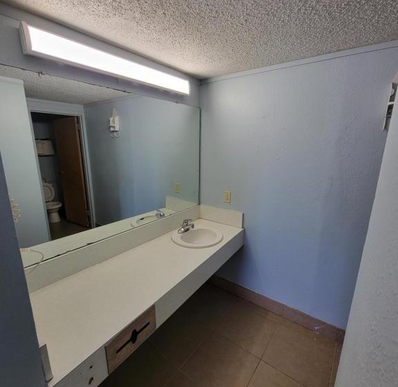 هتل Travelodge By Wyndham Clovis