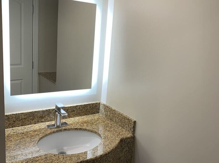 בית מלון כפרי Walnut Inn & Suites West Covina