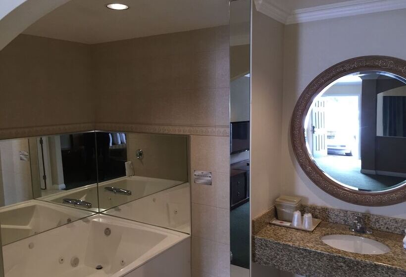 בית מלון כפרי Walnut Inn & Suites West Covina