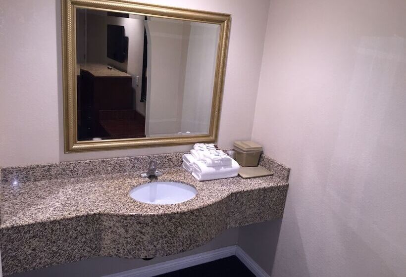 בית מלון כפרי Walnut Inn & Suites West Covina