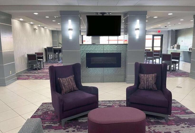 Отель La Quinta Inn & Suites By Wyndham Tulsa Midtown