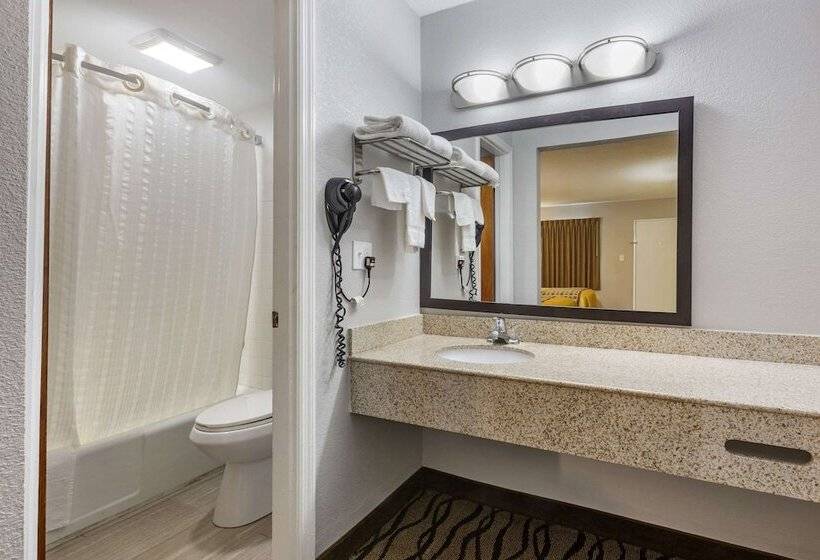 فندق على الطريق Rodeway Inn