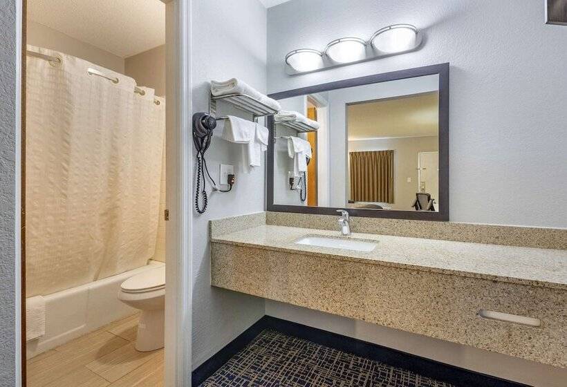 فندق على الطريق Rodeway Inn
