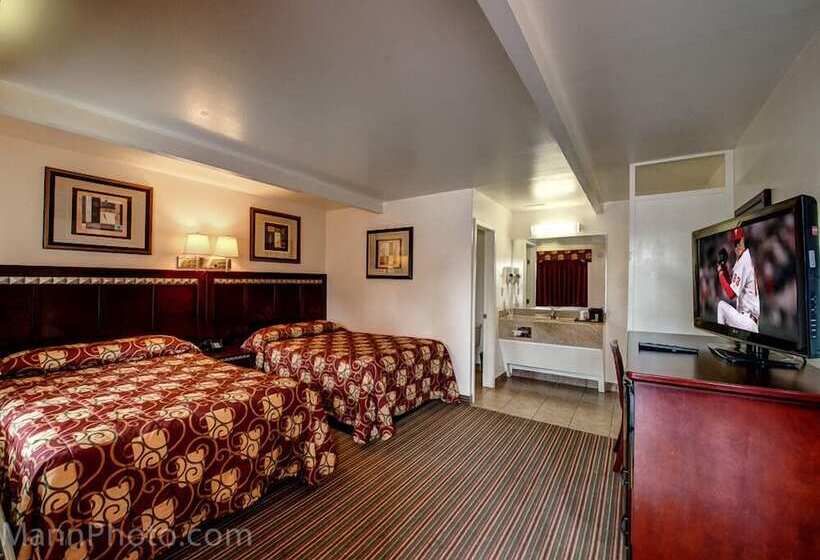 مُتل Whispering Palms Inn