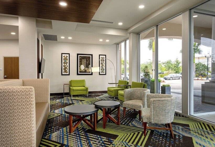 هتل Holiday Inn Express & Suites   Miramar, An Ihg