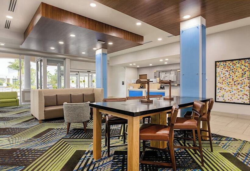 هتل Holiday Inn Express & Suites   Miramar, An Ihg