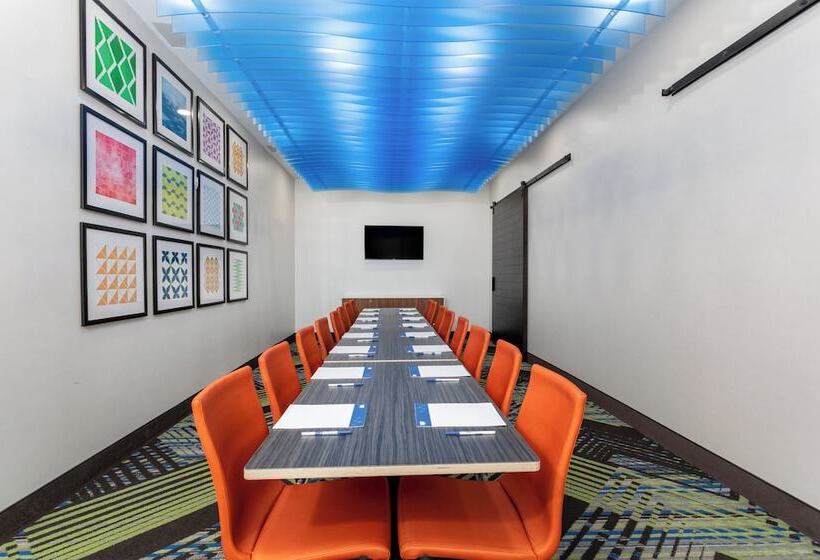 هتل Holiday Inn Express & Suites   Miramar, An Ihg