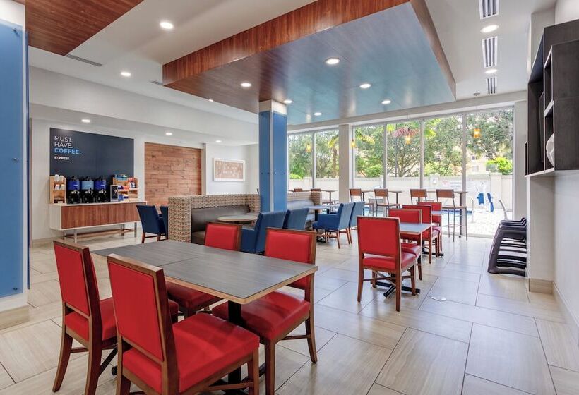 هتل Holiday Inn Express & Suites   Miramar, An Ihg