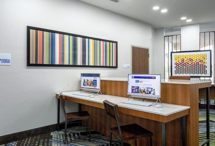 هتل Holiday Inn Express & Suites   Miramar, An Ihg