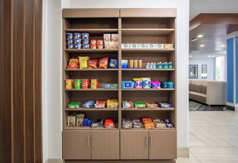 هتل Holiday Inn Express & Suites   Miramar, An Ihg