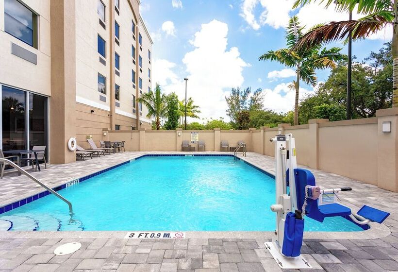 هتل Holiday Inn Express & Suites   Miramar, An Ihg