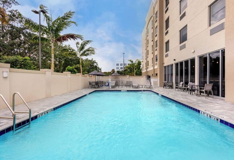 هتل Holiday Inn Express & Suites   Miramar, An Ihg