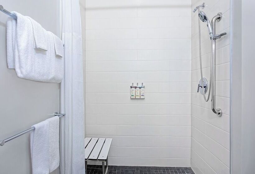 هتل Holiday Inn Express & Suites   Miramar, An Ihg
