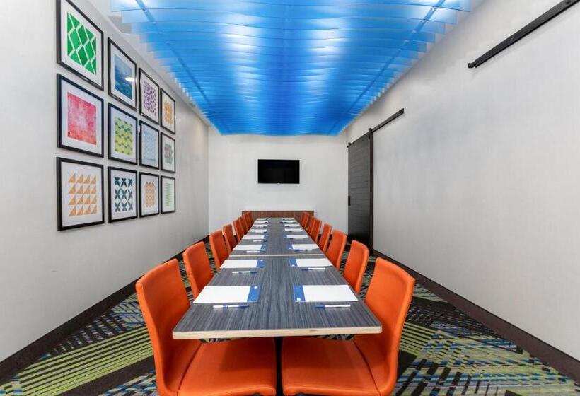 هتل Holiday Inn Express & Suites   Miramar, An Ihg
