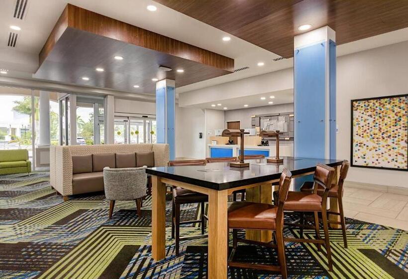 هتل Holiday Inn Express & Suites   Miramar, An Ihg