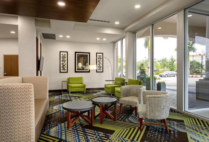 هتل Holiday Inn Express & Suites   Miramar, An Ihg
