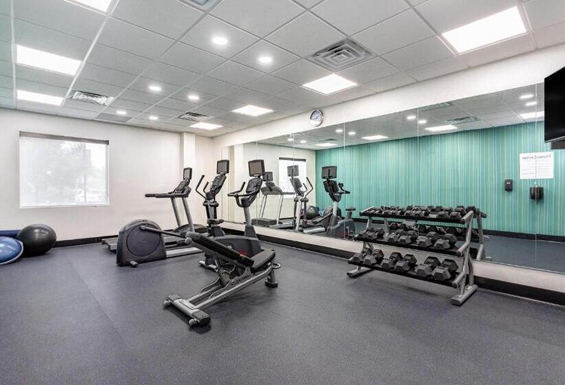 هتل Holiday Inn Express & Suites   Miramar, An Ihg