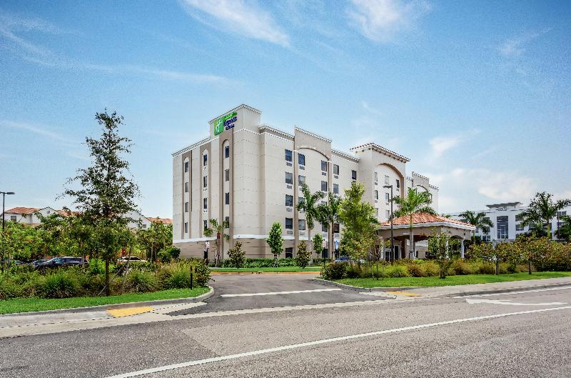 هتل Holiday Inn Express & Suites   Miramar, An Ihg
