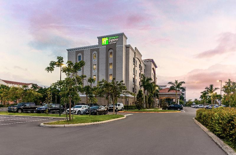 هتل Holiday Inn Express & Suites   Miramar, An Ihg