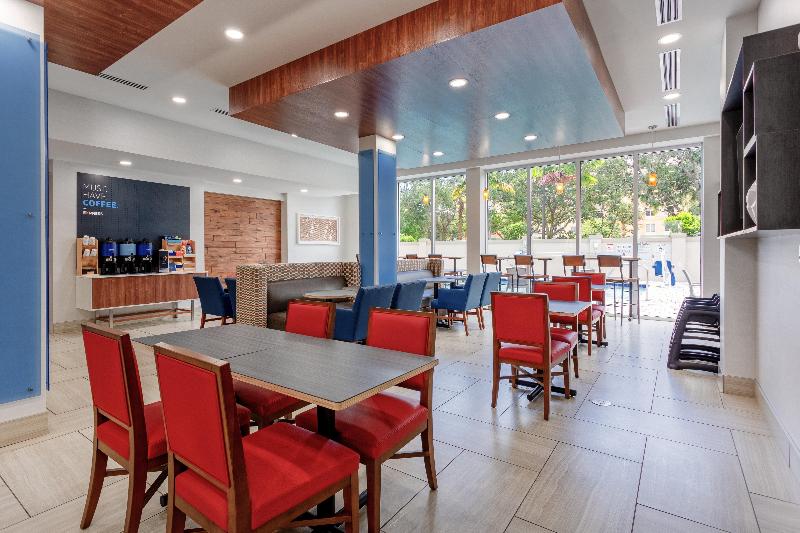هتل Holiday Inn Express & Suites   Miramar, An Ihg