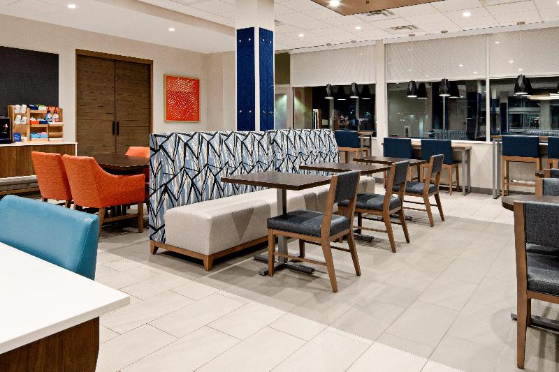 בית מלון כפרי Holiday Inn Express & Suites Palm Desert   Millennium, An Ihg