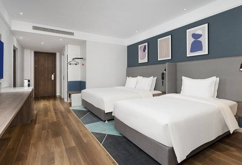 酒店 Holiday Inn Express Xining Railway Station, An Ihg