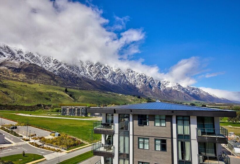 هتل Holiday Inn Queenstown Remarkables Park