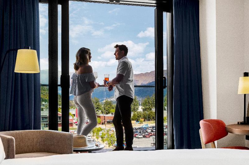 هتل Holiday Inn Queenstown Remarkables Park