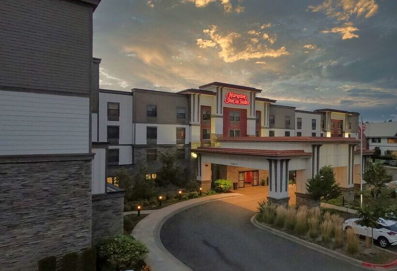 Hampton Inn & Suites Dupont