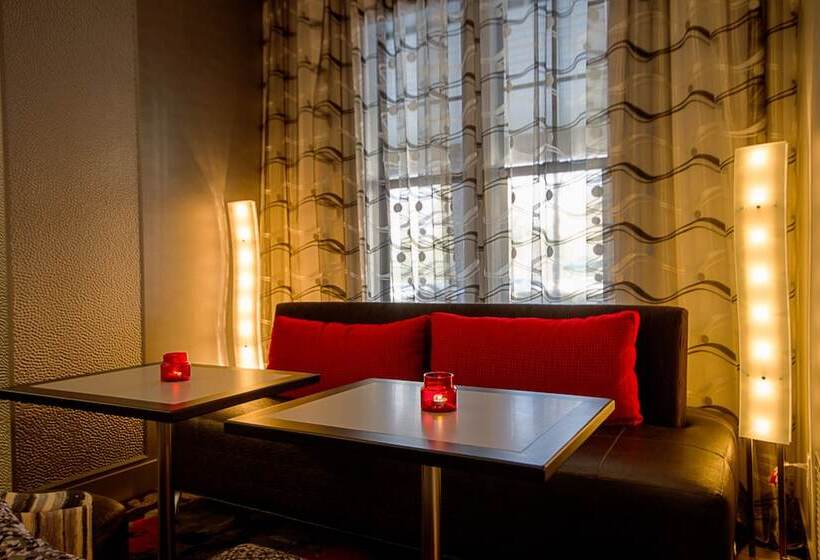 Hampton Inn & Suites Dupont