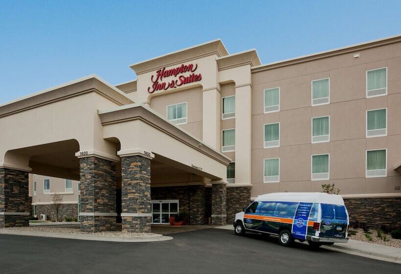 Hampton Inn & Suites Minot Airport